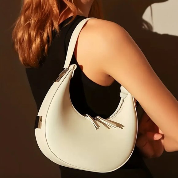 Handbags - 🌸3/$15🌸 White Baguette Bag